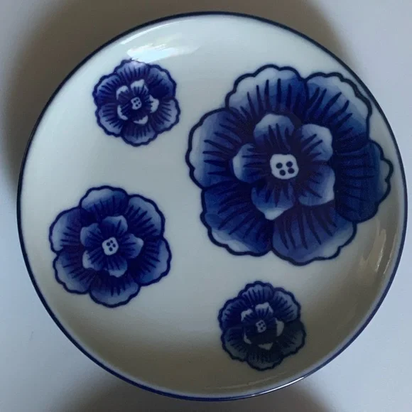 Williams Sonoma mini Blue and White Plate Set of 6 - Picture 4 of 9